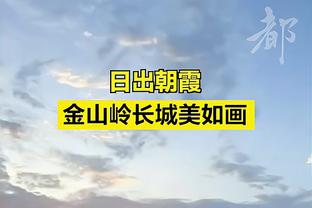 这酸胀感溢出屏幕！浓眉在替补席接受治疗 表情极度痛苦